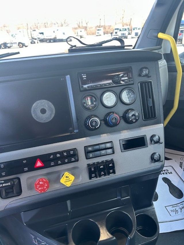 2021 Freightliner Cascadia-7