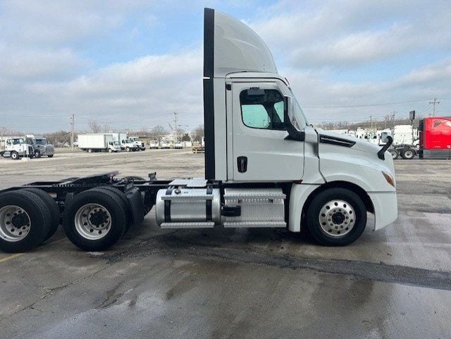 2023 Freightliner Cascadia-5