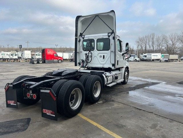2023 Freightliner Cascadia-6