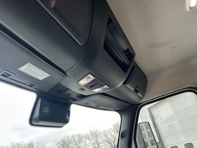 2020 Freightliner Cascadia-14