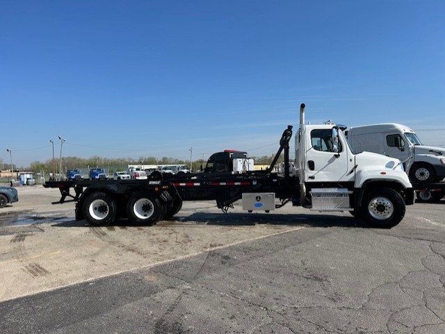 2025 Freightliner 114SD-4