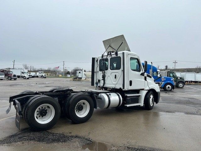 2020 Freightliner Cascadia-5