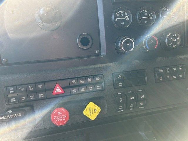 2023 Freightliner Cascadia-11