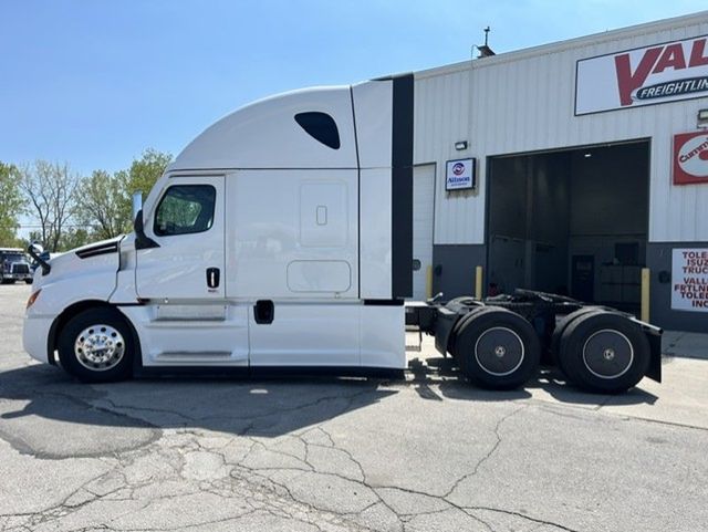 2026 Freightliner Cascadia 126-8