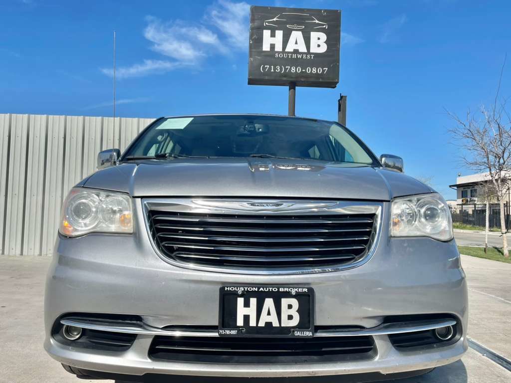 2014 Chrysler Town & Country Limited FWD