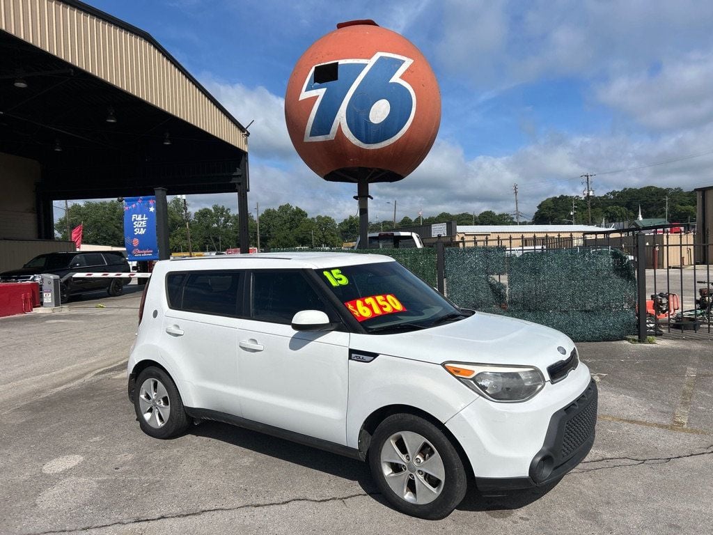 White 2015 Kia Soul Wagon Front-Wheel Drive 6-Speed Automatic