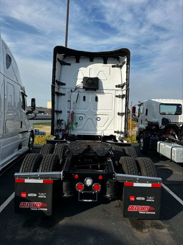 2025 Freightliner Cascadia