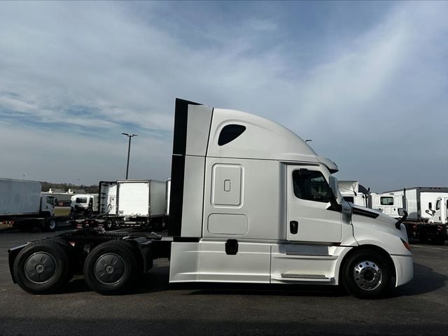 2025 Freightliner Cascadia