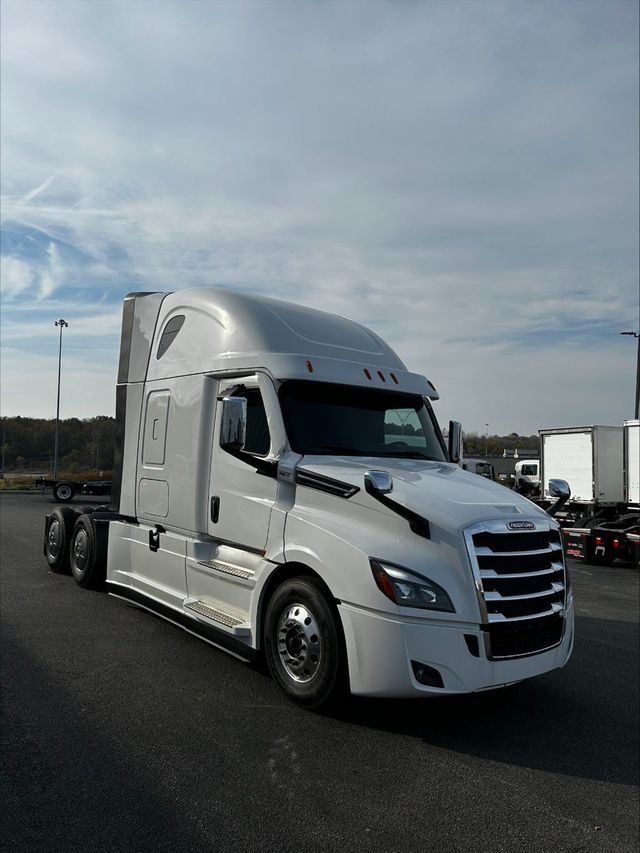 2025 Freightliner Cascadia