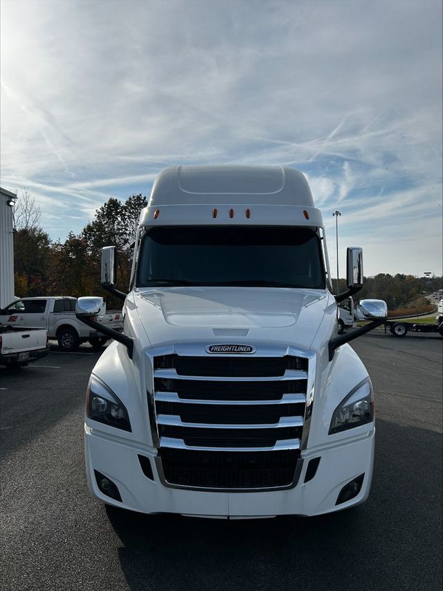 2025 Freightliner Cascadia