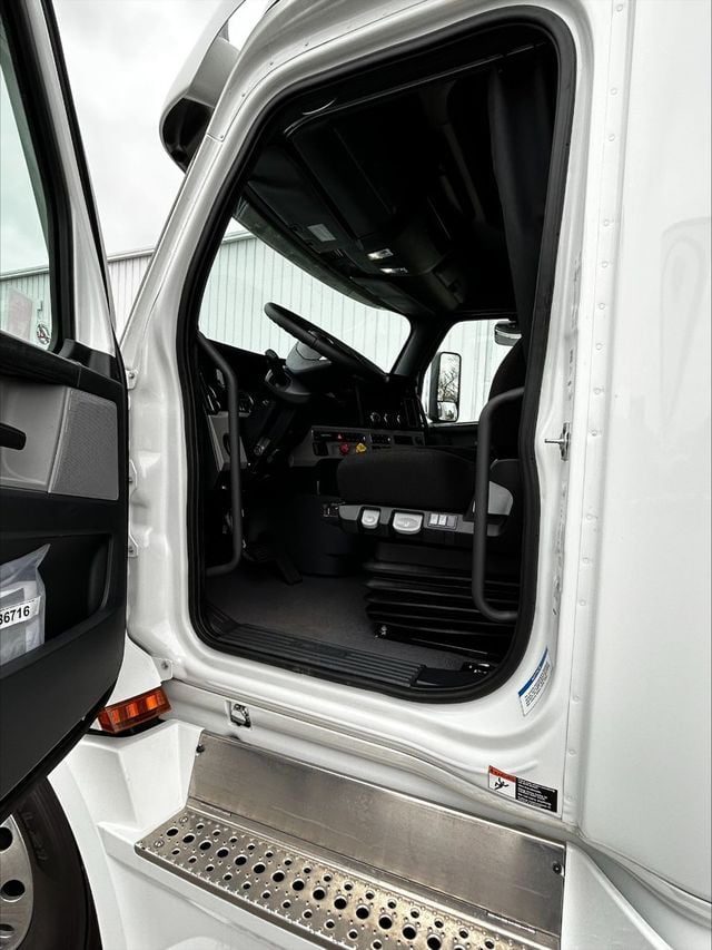 2025 Freightliner Cascadia