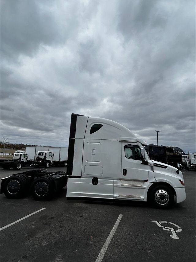 2025 Freightliner Cascadia