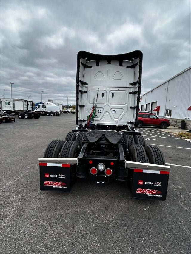 2025 Freightliner Cascadia