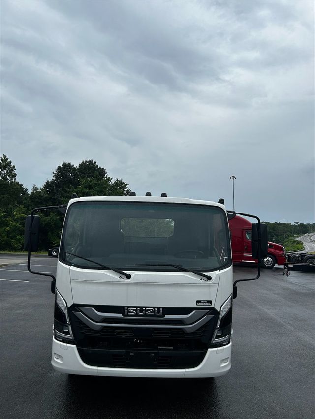 2025 Isuzu NPR