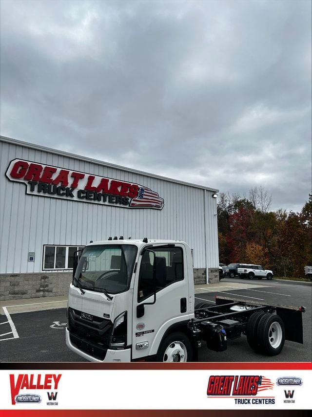 2025 Isuzu NRR