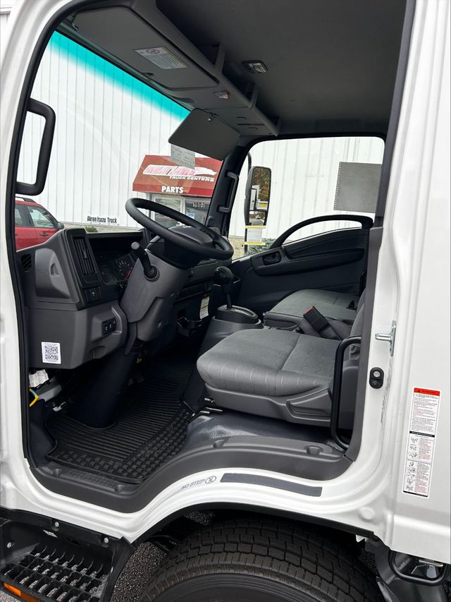 2025 Isuzu NRR