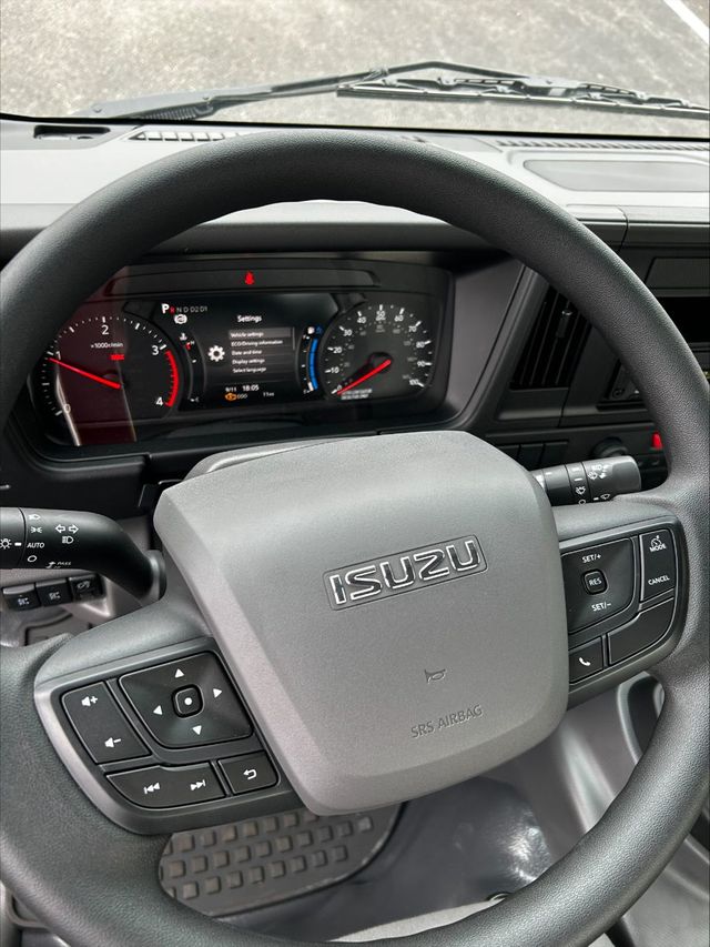 2025 Isuzu NRR