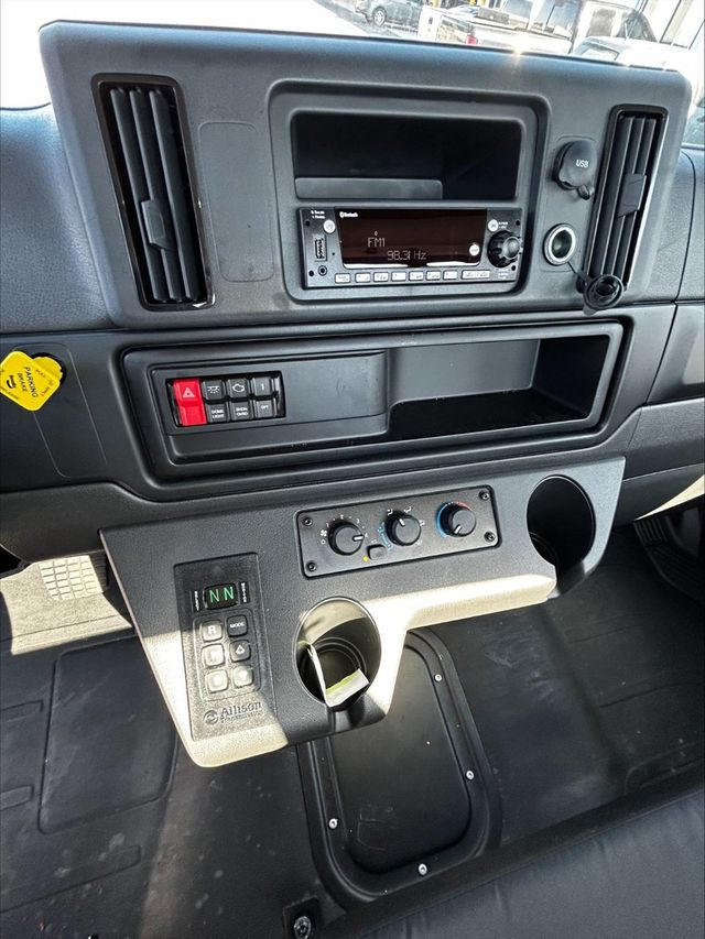 2025 Freightliner M2106-16