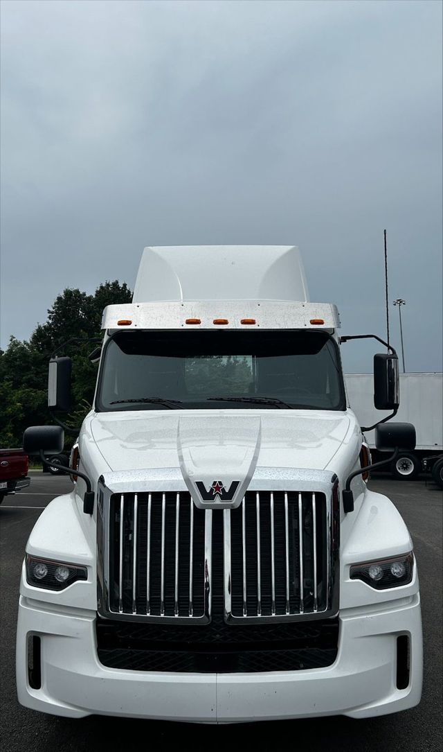 2025 Western Star 57X Picture 2 2025 Western Star 57X-2
