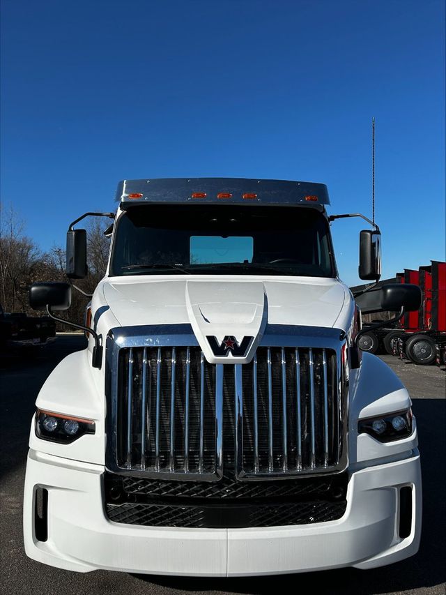 2025 Western Star 57X Picture 2 2025 Western Star 57X-2