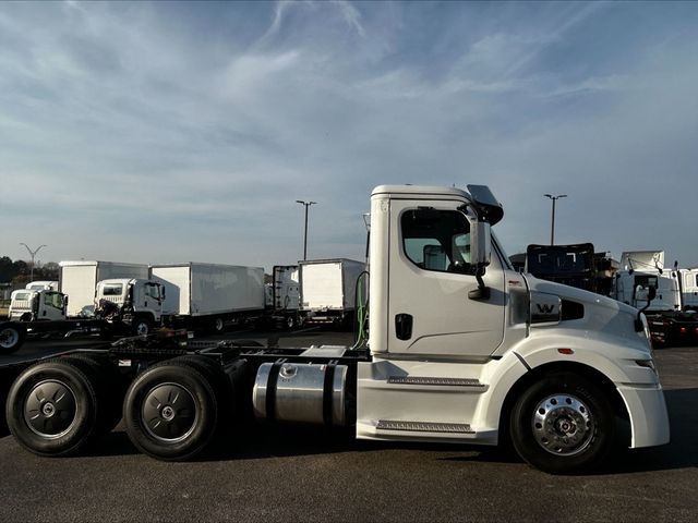 2025 Western Star 57X Picture 4 2025 Western Star 57X-4