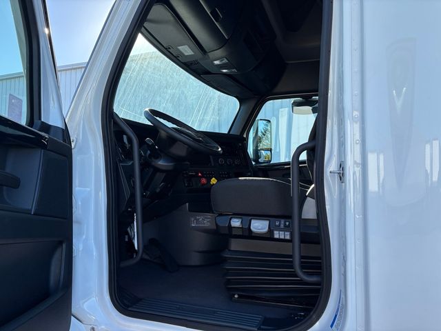 2026 Freightliner Cascadia-8