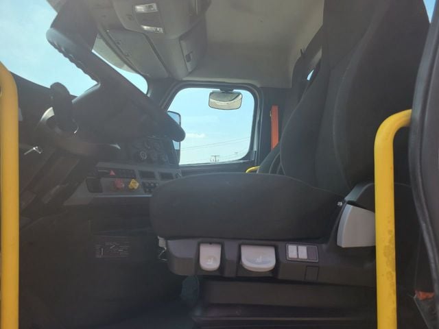 2020 Freightliner Cascadia Day Cab