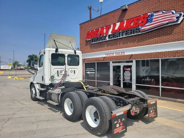 2020 Freightliner Cascadia Day Cab