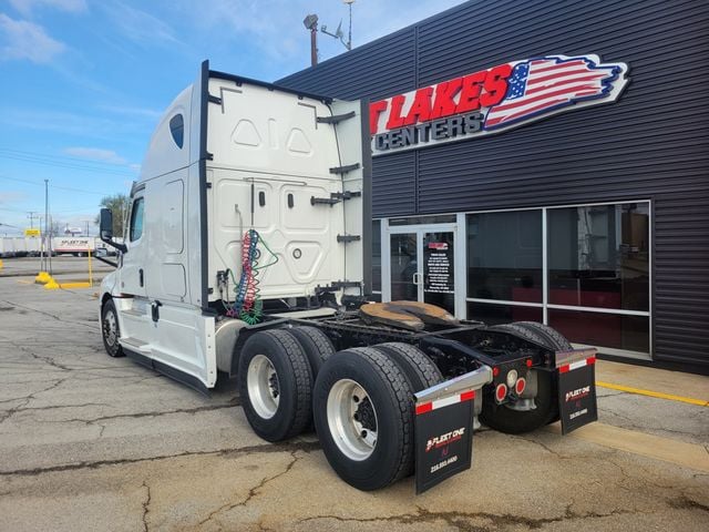 2021 Freightliner Cascadia Sleeper CA126SLP