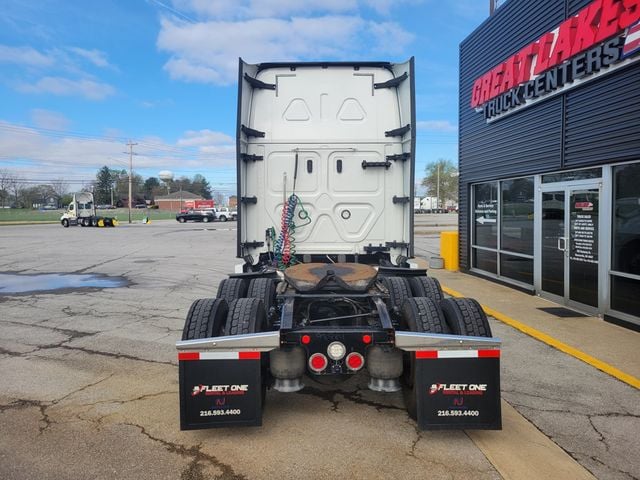 2021 Freightliner Cascadia Sleeper CA126SLP