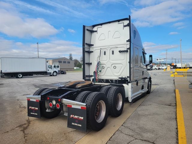 2021 Freightliner Cascadia Sleeper CA126SLP