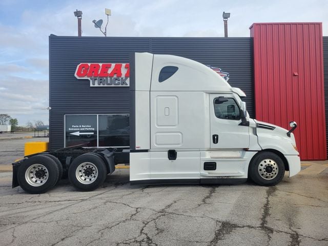 2021 Freightliner Cascadia Sleeper CA126SLP