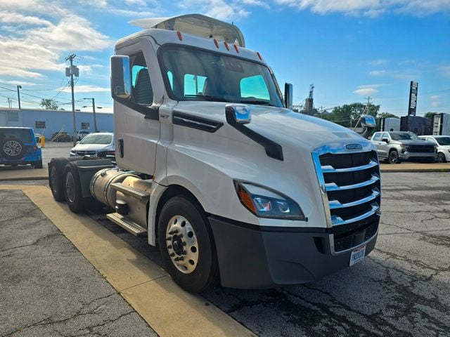 2022 Freightliner CA126SLP