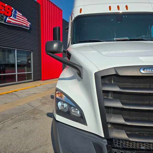 2020 Freightliner Cascadia 126