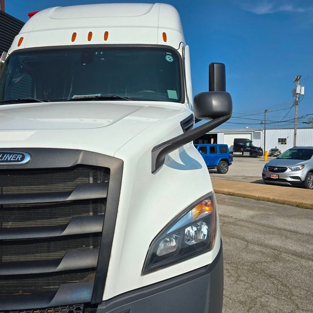 2020 Freightliner Cascadia 126