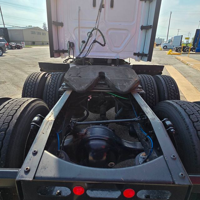 2020 Freightliner Cascadia 126