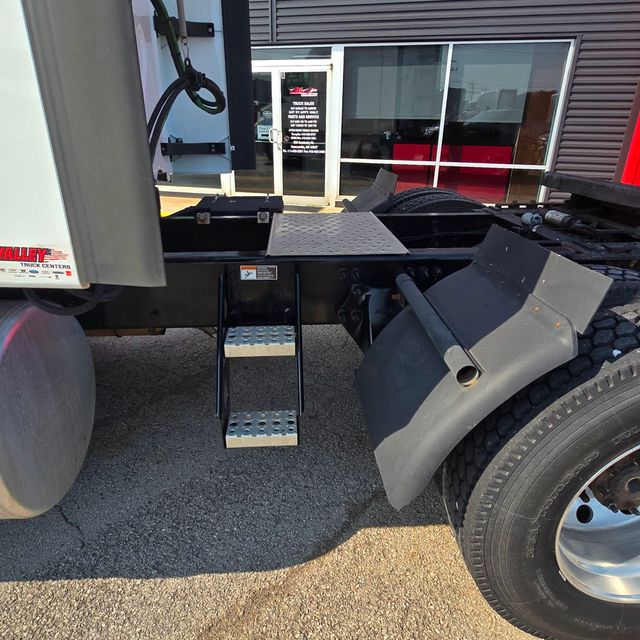 2020 Freightliner Cascadia 126