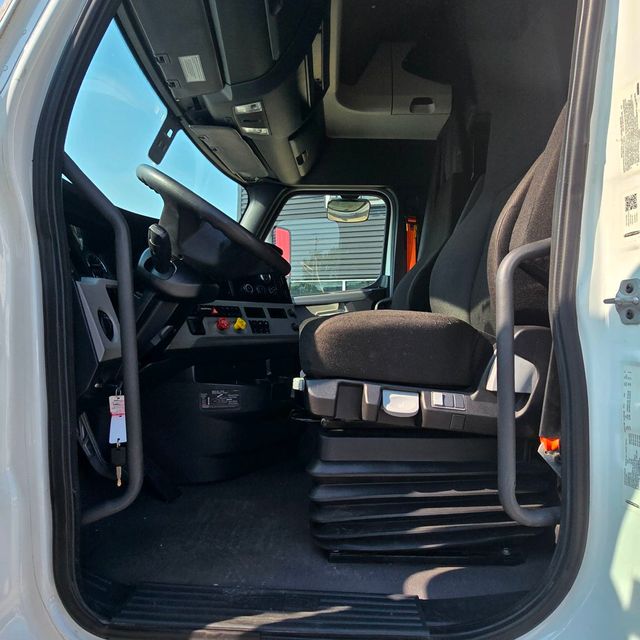 2020 Freightliner Cascadia 126