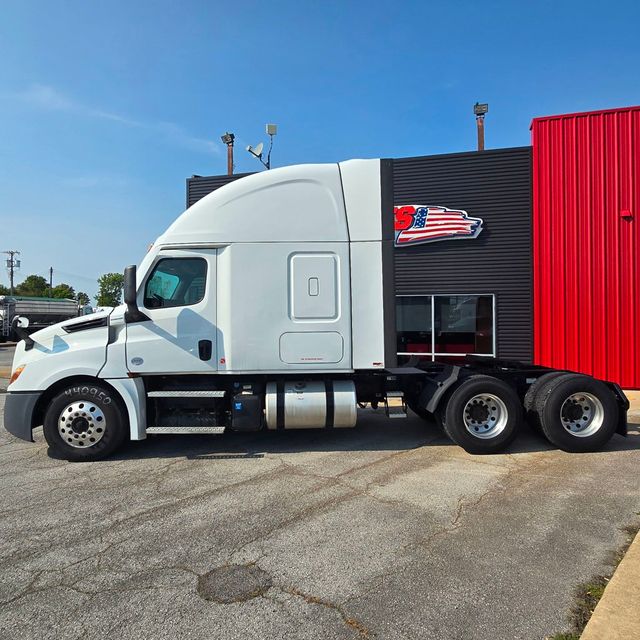 2020 Freightliner Cascadia 126