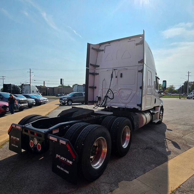 2020 Freightliner Cascadia 126