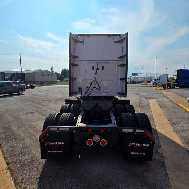 2020 Freightliner Cascadia 126