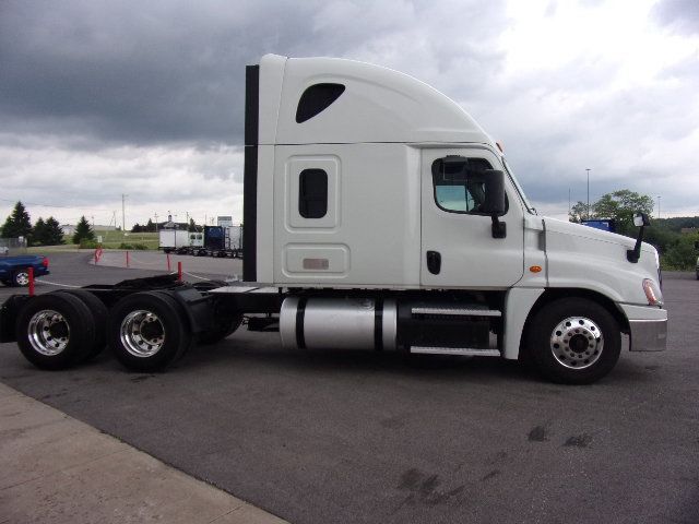 2018 Freightliner Cascadia 125