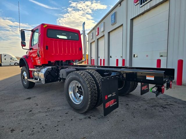 2025 Freightliner M2106