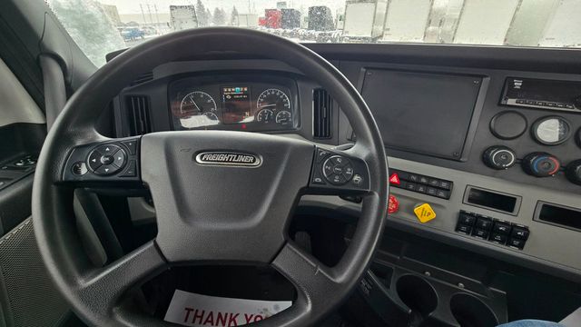 2021 Freightliner Cascadia 126