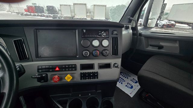 2021 Freightliner Cascadia 126