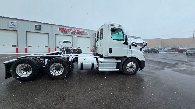 2021 Freightliner Cascadia 126