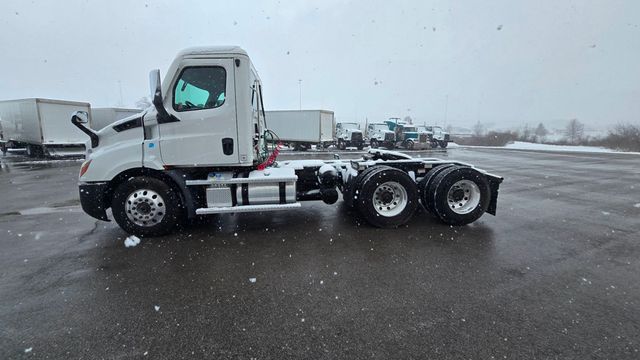 2021 Freightliner Cascadia 126