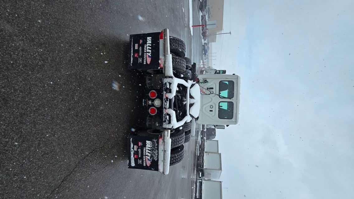 2021 Freightliner Cascadia 126