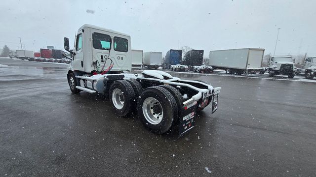 2021 Freightliner Cascadia 126