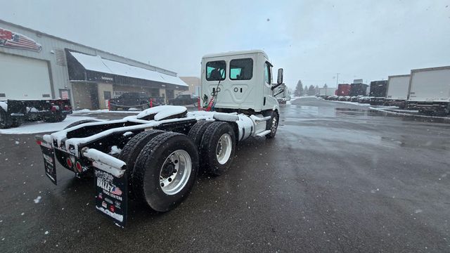 2021 Freightliner Cascadia 126